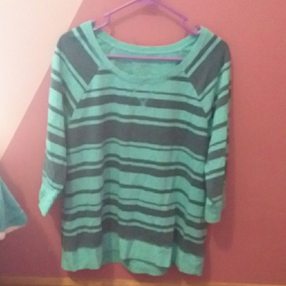 Women's XL 3 quarter sleeve sweatshirt